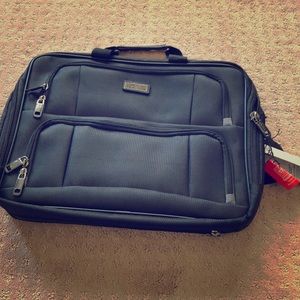 BNWT Kenneth Cole Reaction R-Tech Laptop bag